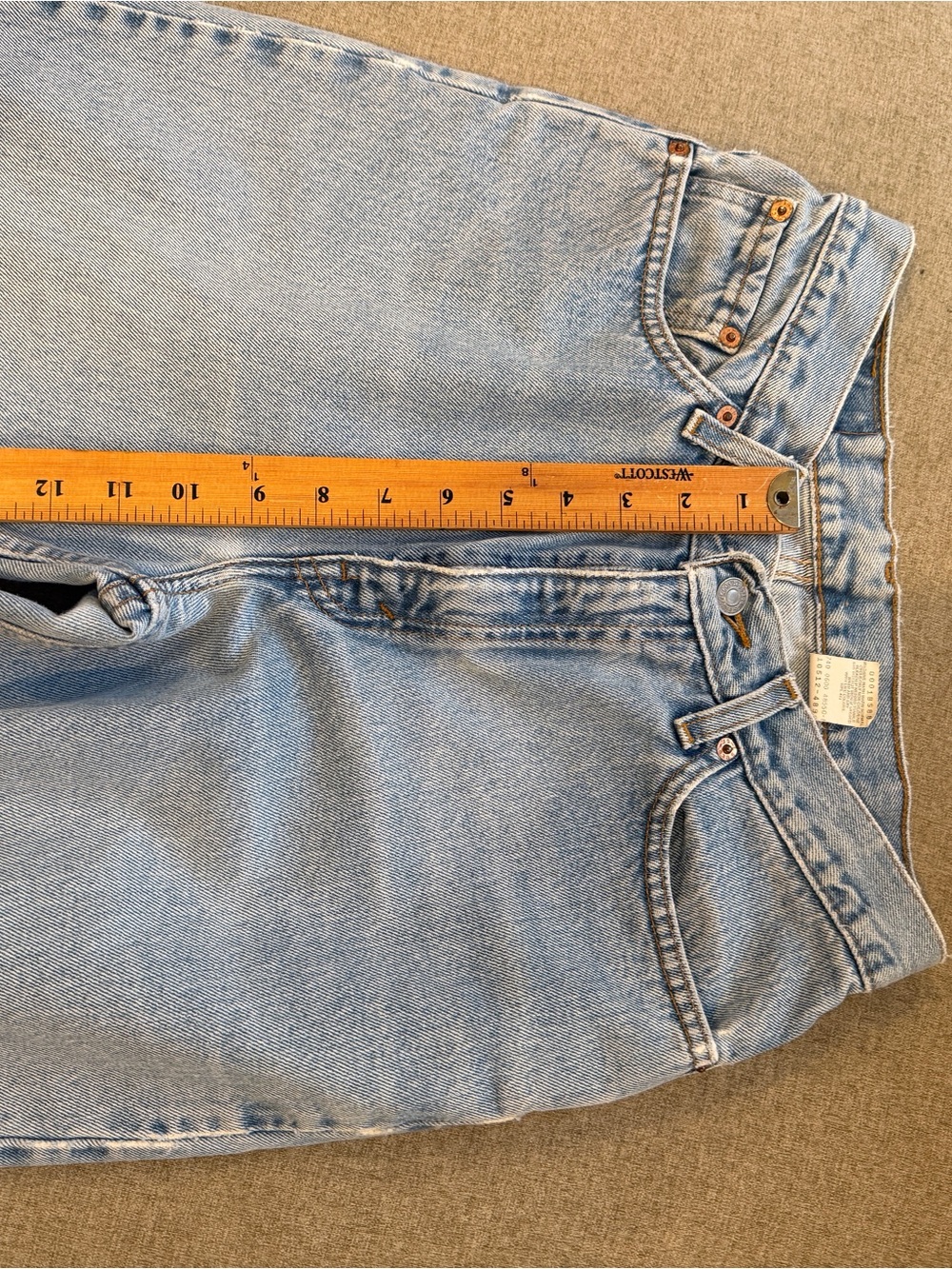 Vintage Light Wash High-Rise Women’s Levi’s Jeans - Blue - Picture 14 of 16